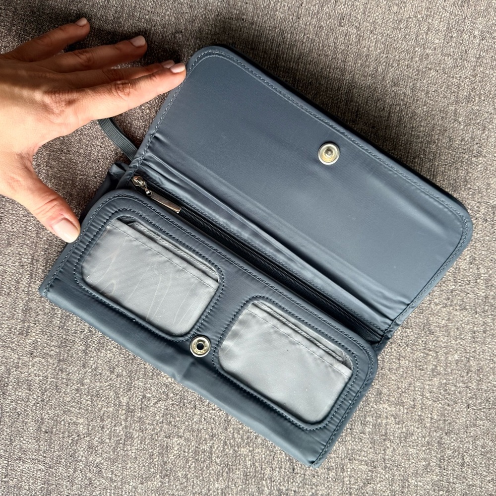LUG Travel Wallet & Organizer - Picture 3 of 7